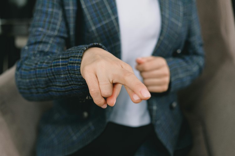 Easily Teach ASL to homeschoolers! Explore inclusive strategies, visual learning, and tech integration in our guide. 